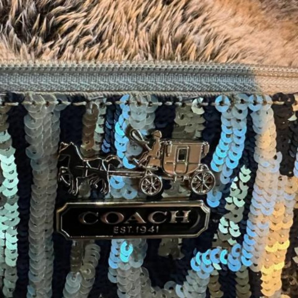 Coach Writstlet - Gold Tan Black Excellent Condition Sequins Sparkles 10W 7L 1 W - Picture 5 of 5